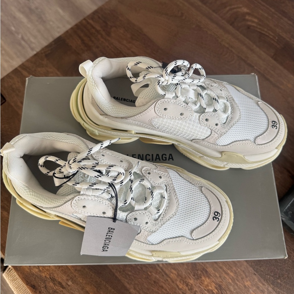 Balenciaga Triple S Sneaker - Picture 2 of 4
